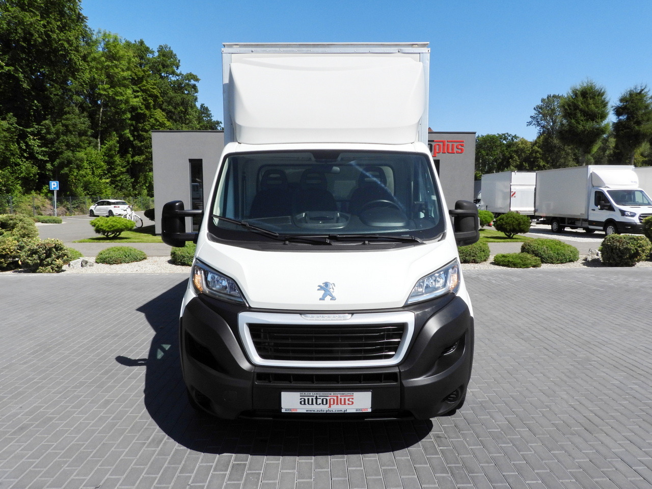 PEUGEOT BOXER BOX LIFT 8 PALLETS CRUISE CONTROL AIR CONDITIONING 130HP - Box van: picture 5 PEUGEOT BOXER BOX LIFT 8 PALLETS CRUISE CONTROL AIR CONDITIONING 130HP - Box van: picture 5