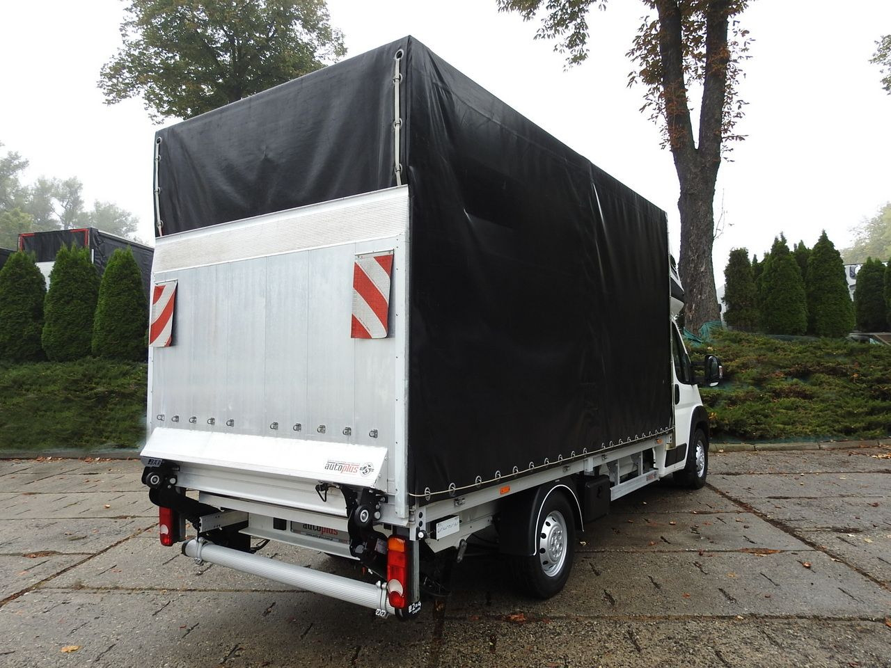 PEUGEOT BOXER TARPAULIN LIFT 8 PALLETS WEBASTO LED LIGHTS AIR CONDITIONING 165HP - Curtain side van: picture 3 PEUGEOT BOXER TARPAULIN LIFT 8 PALLETS WEBASTO LED LIGHTS AIR CONDITIONING 165HP - Curtain side van: picture 3