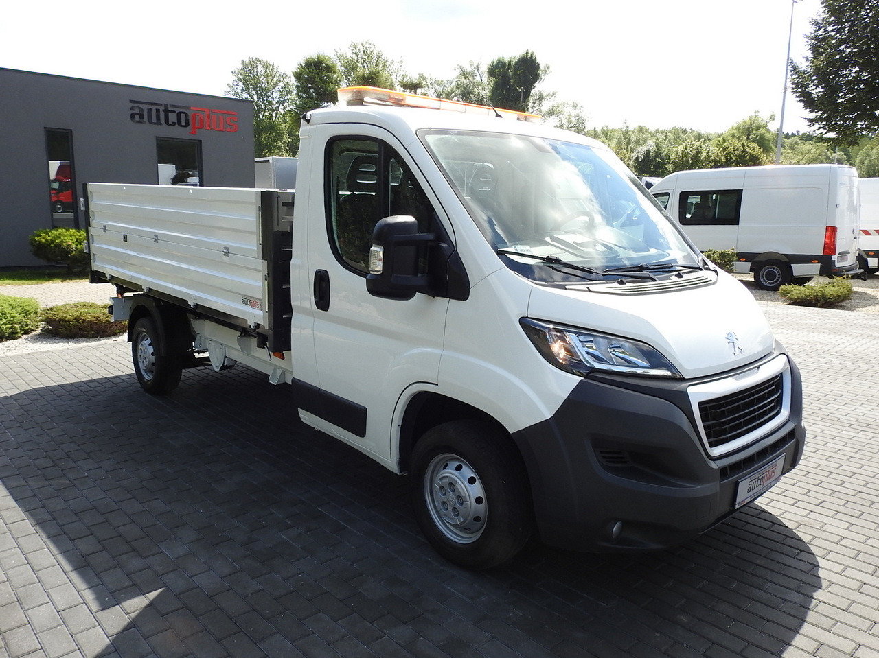 PEUGEOT BOXER THREE-WAY TIPPER AIR CONDITIONING 130HP - Tipper van: picture 4 PEUGEOT BOXER THREE-WAY TIPPER AIR CONDITIONING 130HP - Tipper van: picture 4