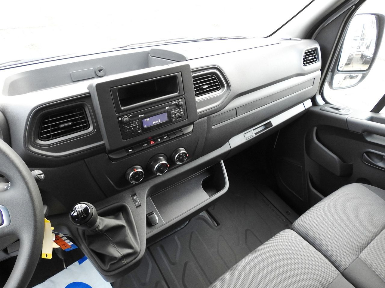 Refrigerated van RENAULT MASTER NEW REFRIGERATOR VAN -10*C AIR CONDITIONING MANUFACTURERS 135HP: picture 33 Refrigerated van RENAULT MASTER NEW REFRIGERATOR VAN -10*C AIR CONDITIONING MANUFACTURERS 135HP: picture 33