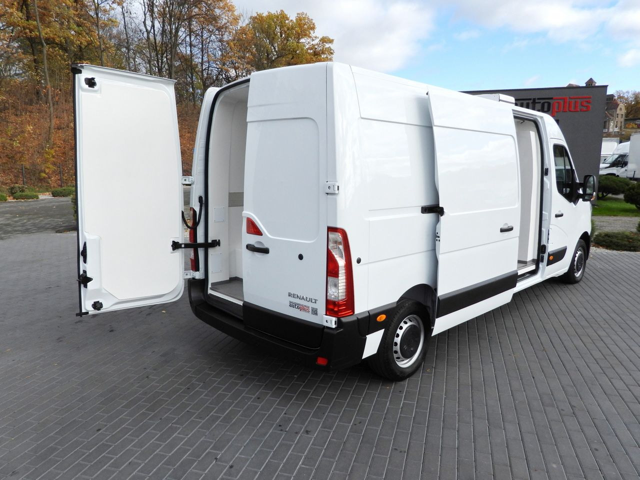 RENAULT MASTER REFRIGERATOR VAN 0*C CRUISE CONTROL LED LIGHTS AIR CONDITIONING  135HP - Refrigerated van: picture 3 RENAULT MASTER REFRIGERATOR VAN 0*C CRUISE CONTROL LED LIGHTS AIR CONDITIONING  135HP - Refrigerated van: picture 3