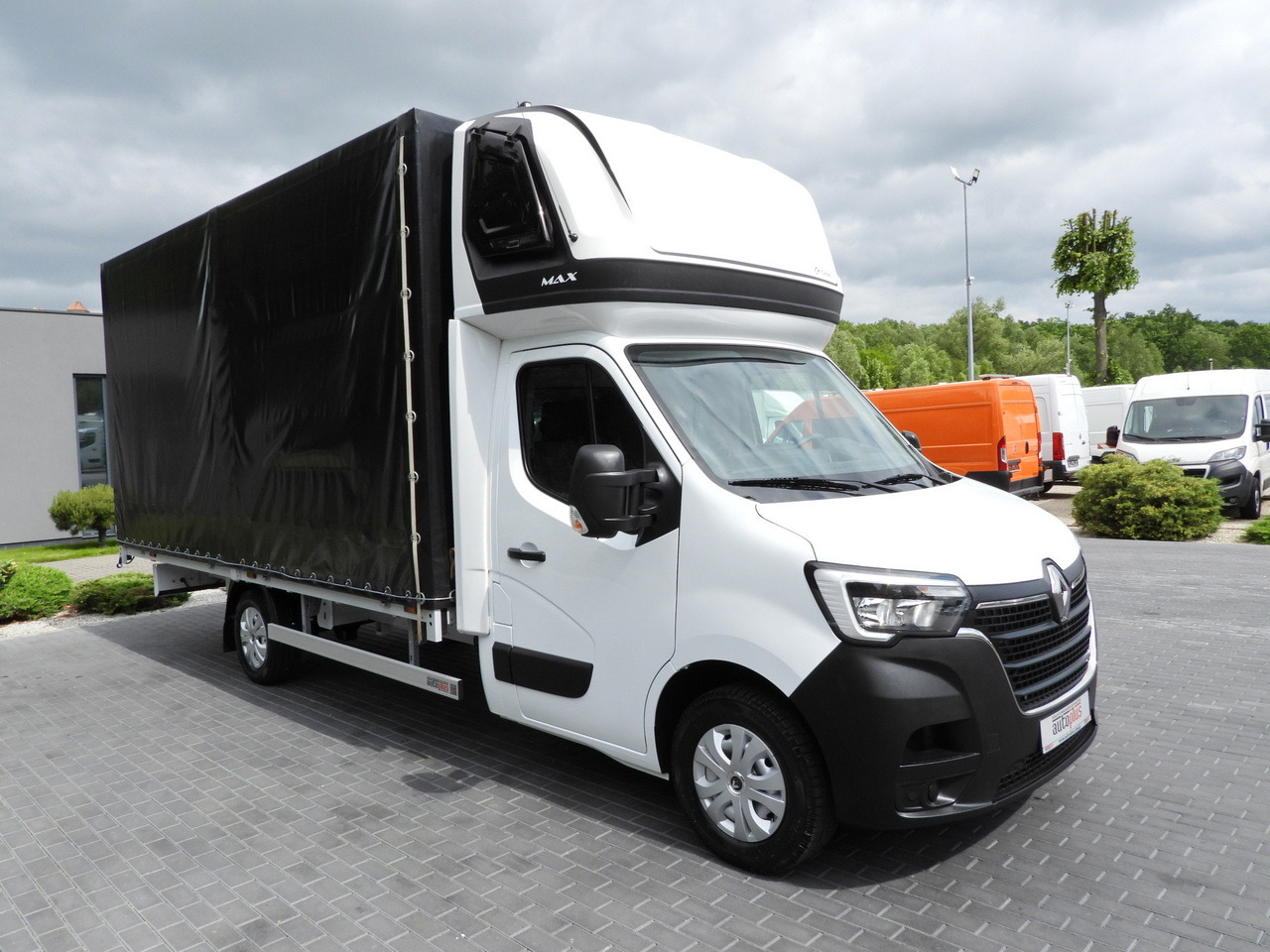 RENAULT MASTER TARPAULIN 10 PALLETS CRUISE CONTROL LED LIGHTS AIR CONDITIONING 165HP - Curtain side van: picture 4 RENAULT MASTER TARPAULIN 10 PALLETS CRUISE CONTROL LED LIGHTS AIR CONDITIONING 165HP - Curtain side van: picture 4