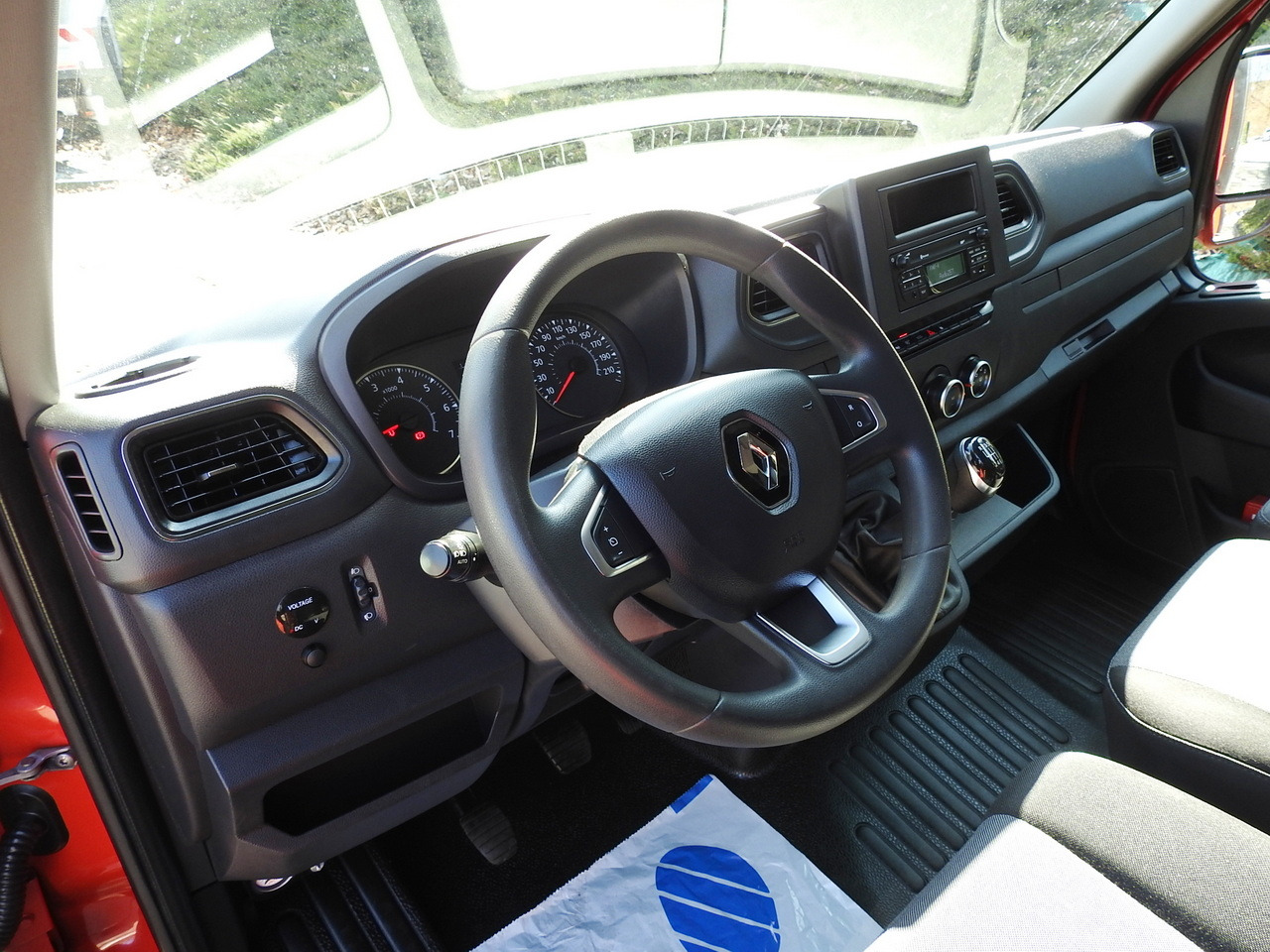 RENAULT MASTER TARPAULIN 10 PALLETS WEBASTO CRUISE CONTROL AIR CONDITIONING LED LIGHTS PNEUMATICS  165HP - Curtain side van: picture 2 RENAULT MASTER TARPAULIN 10 PALLETS WEBASTO CRUISE CONTROL AIR CONDITIONING LED LIGHTS PNEUMATICS  165HP - Curtain side van: picture 2