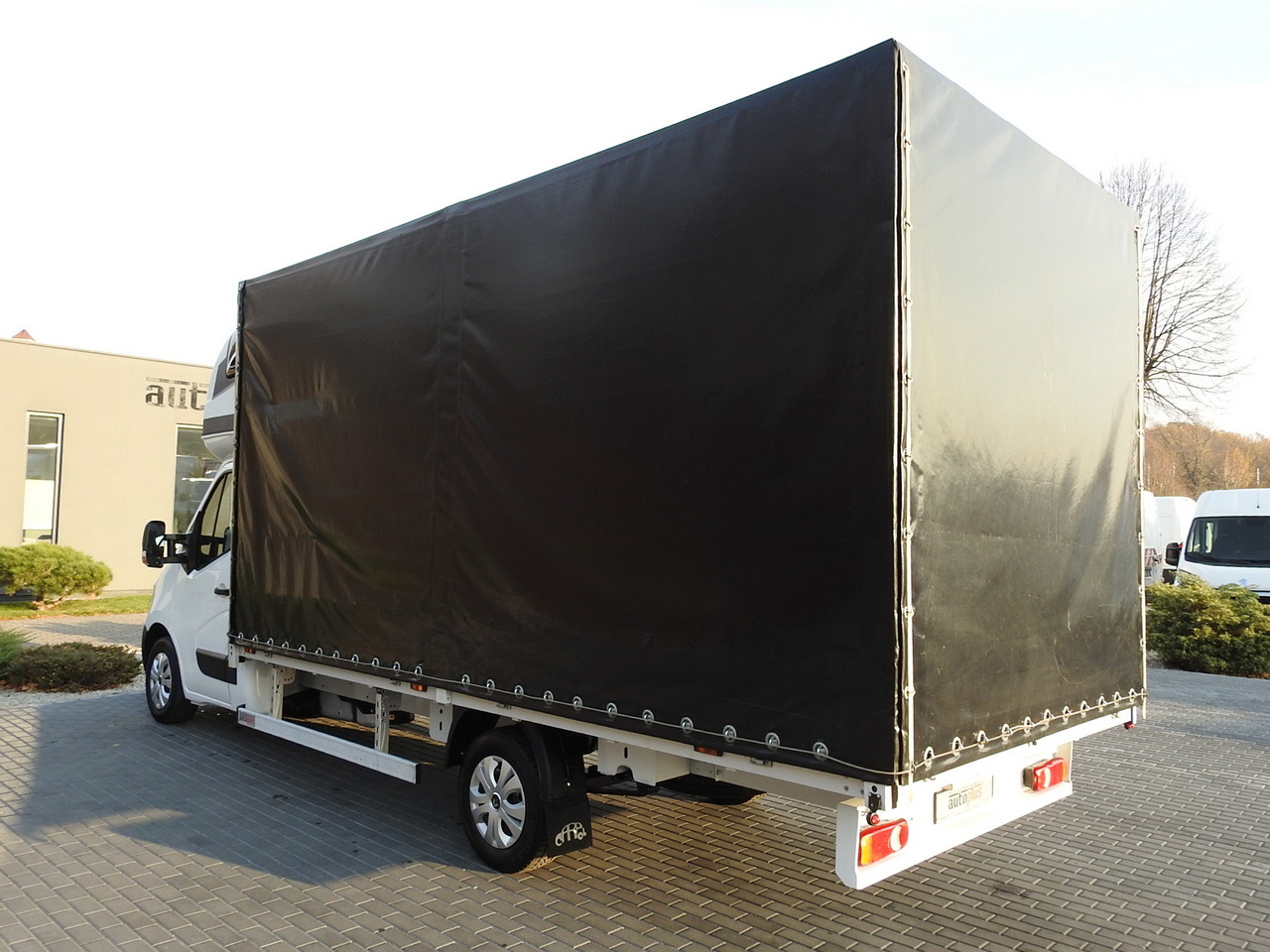 Curtain side van RENAULT MASTER TARPAULIN 10 PALLETS WEBASTO CRUISE CONTROL AIR CONDITIONING PNEUMATICS 170HP: picture 8 Curtain side van RENAULT MASTER TARPAULIN 10 PALLETS WEBASTO CRUISE CONTROL AIR CONDITIONING PNEUMATICS 170HP: picture 8