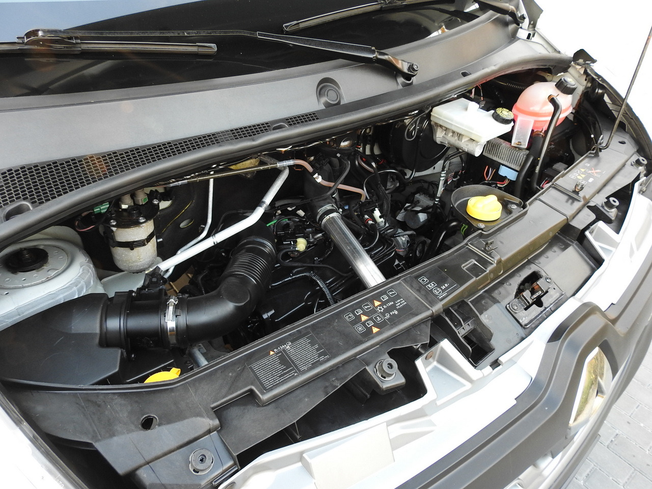 Curtain side van RENAULT MASTER TARPAULIN 10 PALLETS WEBASTO CRUISE CONTROL AIR CONDITIONING PNEUMATICS 170HP: picture 24 Curtain side van RENAULT MASTER TARPAULIN 10 PALLETS WEBASTO CRUISE CONTROL AIR CONDITIONING PNEUMATICS 170HP: picture 24