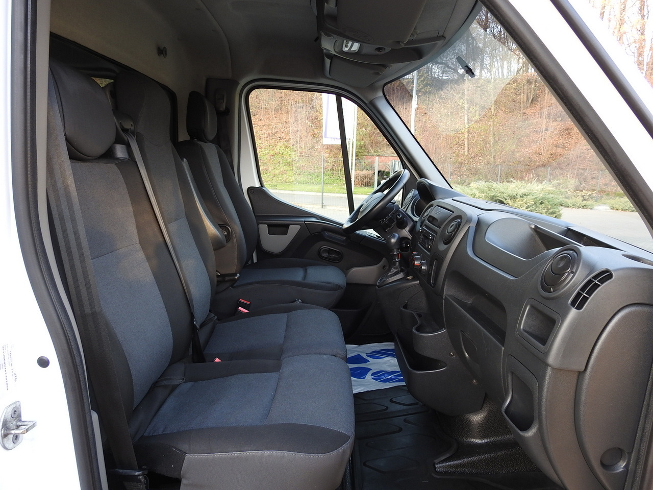 Curtain side van RENAULT MASTER TARPAULIN 10 PALLETS WEBASTO CRUISE CONTROL AIR CONDITIONING PNEUMATICS 170HP: picture 37 Curtain side van RENAULT MASTER TARPAULIN 10 PALLETS WEBASTO CRUISE CONTROL AIR CONDITIONING PNEUMATICS 170HP: picture 37