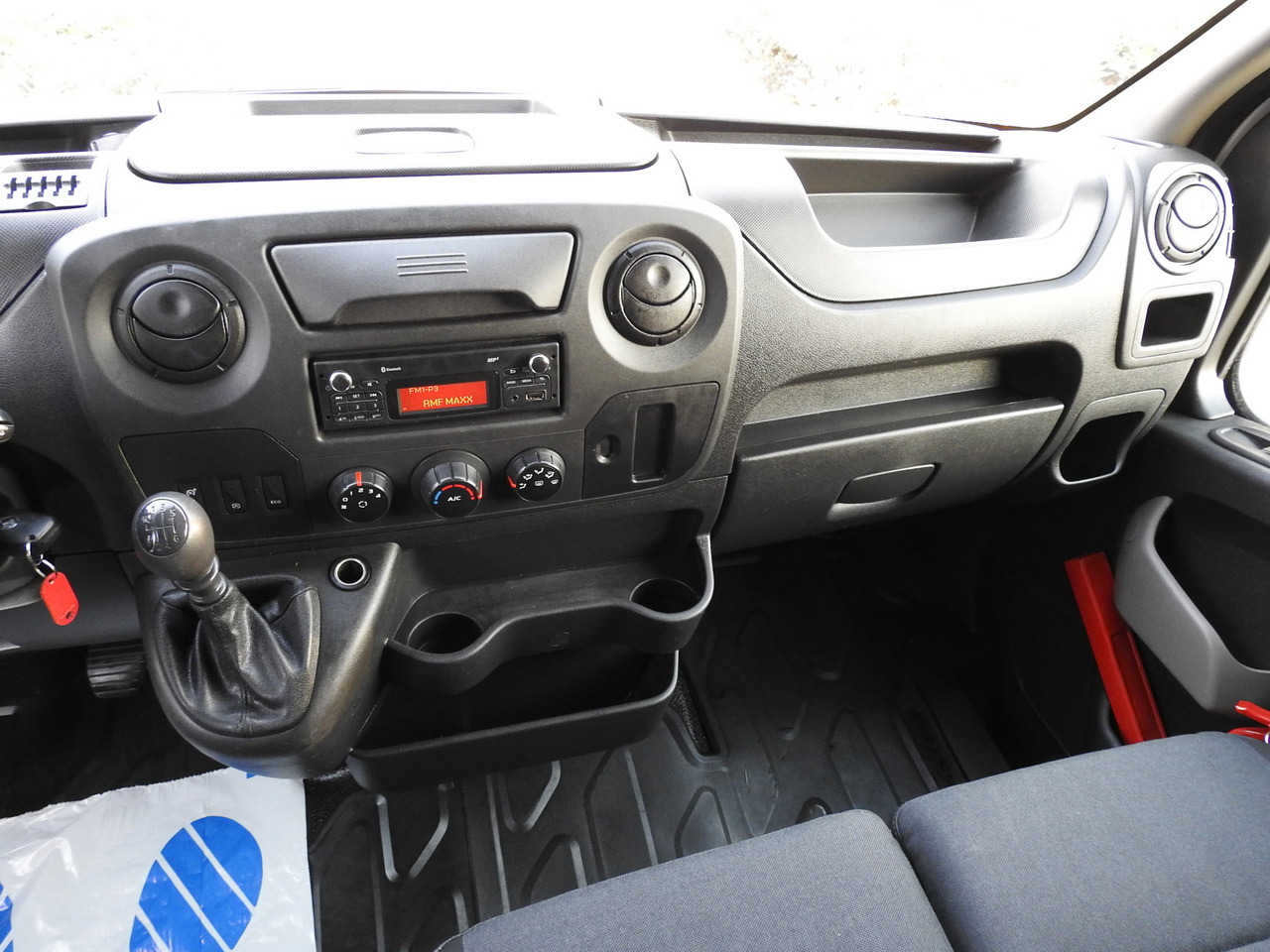 Curtain side van RENAULT MASTER TARPAULIN 10 PALLETS WEBASTO CRUISE CONTROL AIR CONDITIONING PNEUMATICS 170HP: picture 33 Curtain side van RENAULT MASTER TARPAULIN 10 PALLETS WEBASTO CRUISE CONTROL AIR CONDITIONING PNEUMATICS 170HP: picture 33