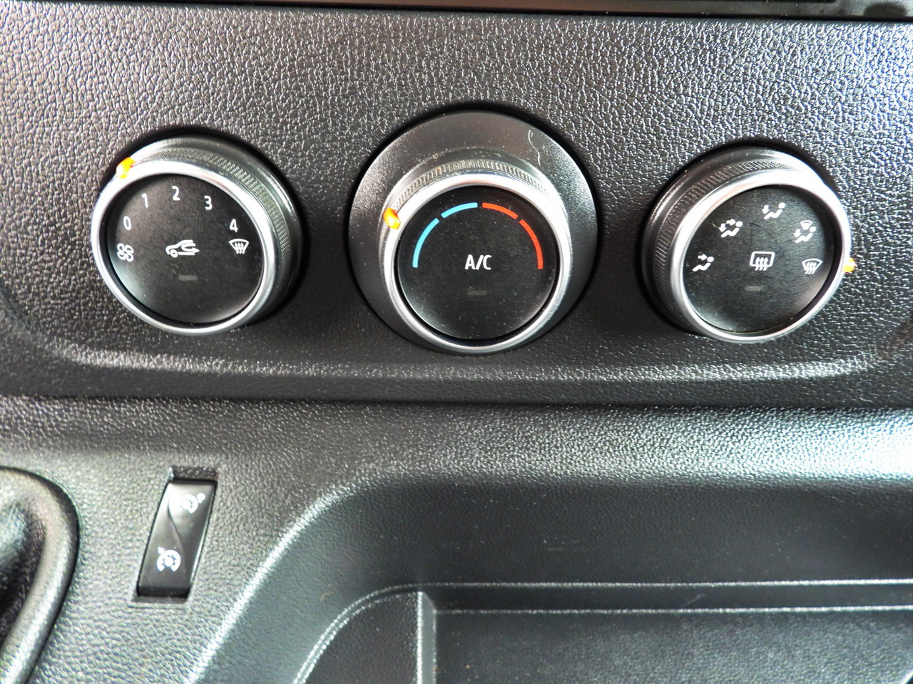 Curtain side van RENAULT MASTER TARPAULIN 10 PALLETS WEBASTO CRUISE CONTROL LED LIGHTS PNEUMATICS AIR CONDITIONING 165HP: picture 39 Curtain side van RENAULT MASTER TARPAULIN 10 PALLETS WEBASTO CRUISE CONTROL LED LIGHTS PNEUMATICS AIR CONDITIONING 165HP: picture 39