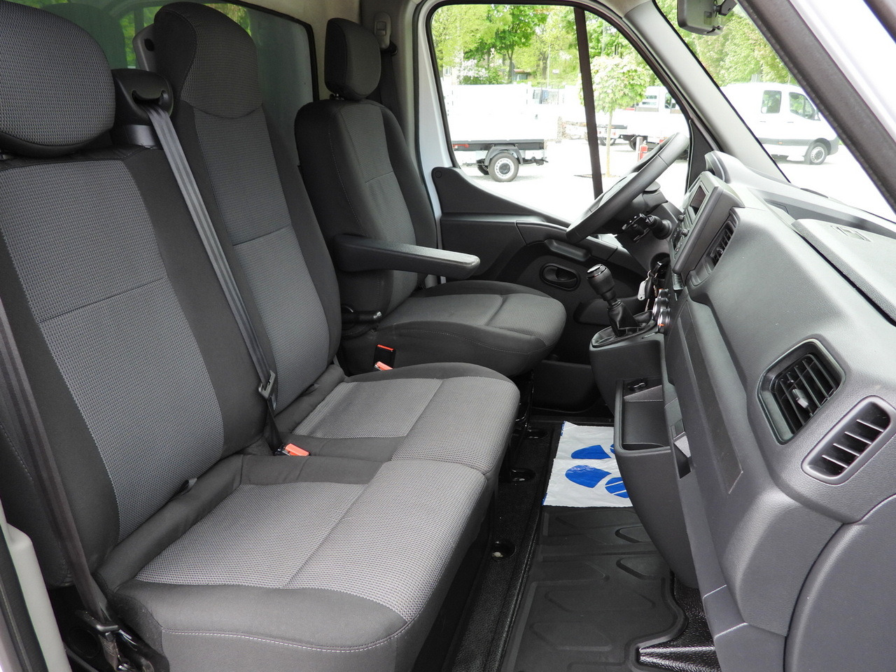 Curtain side van RENAULT MASTER TARPAULIN 10 PALLETS WEBASTO CRUISE CONTROL LED LIGHTS PNEUMATICS AIR CONDITIONING 165HP: picture 43 Curtain side van RENAULT MASTER TARPAULIN 10 PALLETS WEBASTO CRUISE CONTROL LED LIGHTS PNEUMATICS AIR CONDITIONING 165HP: picture 43