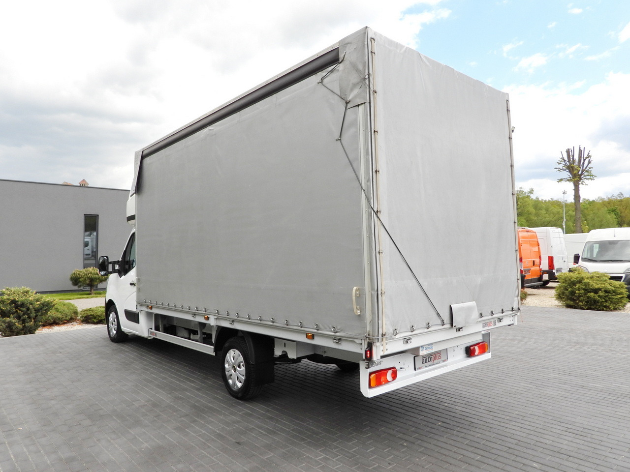Curtain side van RENAULT MASTER TARPAULIN 10 PALLETS WEBASTO CRUISE CONTROL LED LIGHTS PNEUMATICS AIR CONDITIONING 165HP: picture 9 Curtain side van RENAULT MASTER TARPAULIN 10 PALLETS WEBASTO CRUISE CONTROL LED LIGHTS PNEUMATICS AIR CONDITIONING 165HP: picture 9