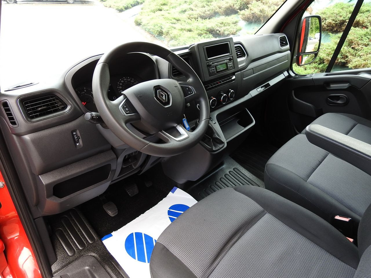 RENAULT MASTER TARPAULIN 10 PALLETS WEBASTO CRUISE CONTROL LED LIGHTS PNEUMATICS AIR CONDITIONING 165HP - Curtain side van: picture 2 RENAULT MASTER TARPAULIN 10 PALLETS WEBASTO CRUISE CONTROL LED LIGHTS PNEUMATICS AIR CONDITIONING 165HP - Curtain side van: picture 2