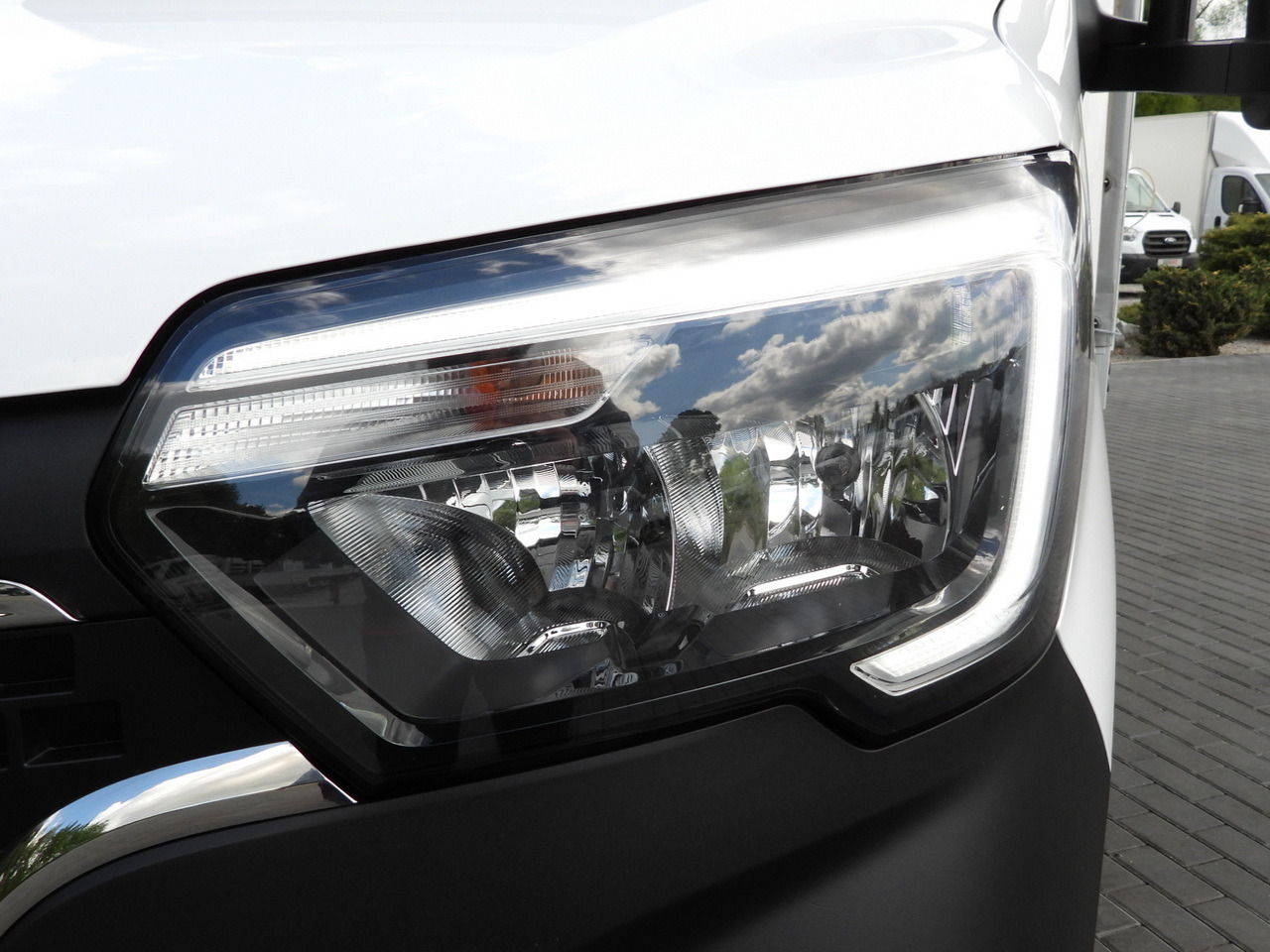 Curtain side van RENAULT MASTER TARPAULIN 10 PALLETS WEBASTO CRUISE CONTROL LED LIGHTS PNEUMATICS AIR CONDITIONING 165HP: picture 19 Curtain side van RENAULT MASTER TARPAULIN 10 PALLETS WEBASTO CRUISE CONTROL LED LIGHTS PNEUMATICS AIR CONDITIONING 165HP: picture 19