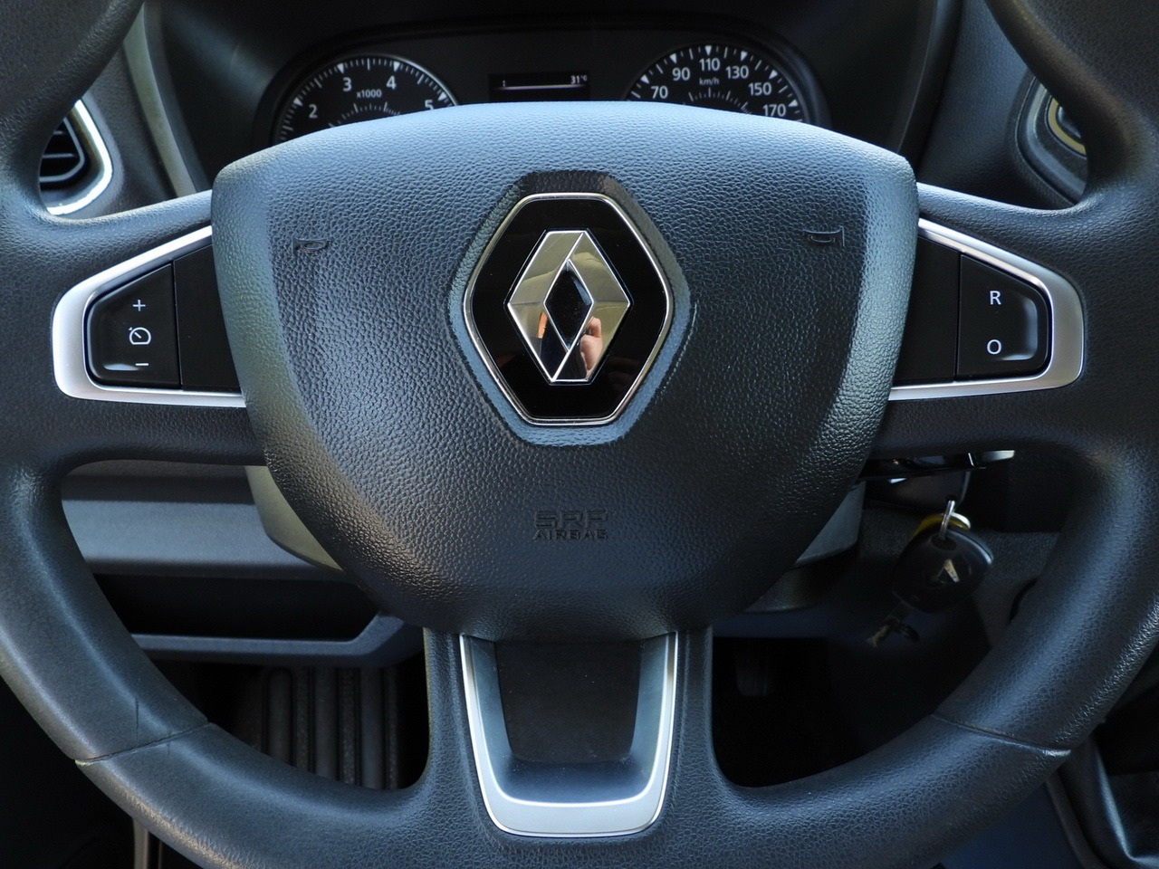 Curtain side van RENAULT MASTER TARPAULIN 10 PALLETS WEBASTO CRUISE CONTROL LED LIGHTS PNEUMATICS AIR CONDITIONING 165HP: picture 32 Curtain side van RENAULT MASTER TARPAULIN 10 PALLETS WEBASTO CRUISE CONTROL LED LIGHTS PNEUMATICS AIR CONDITIONING 165HP: picture 32