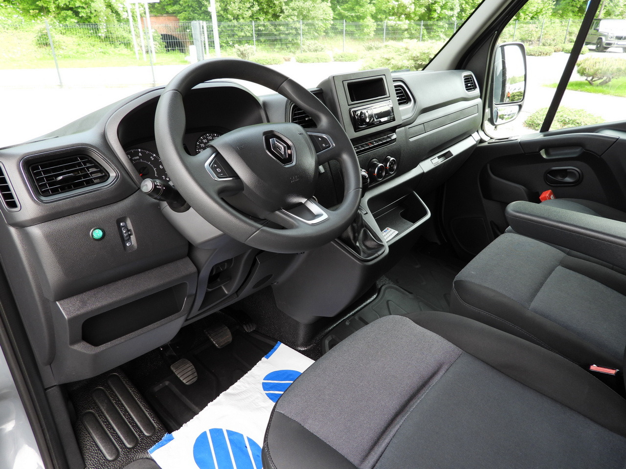 RENAULT MASTER TARPAULIN 10 PALLETS WEBASTO CRUISE CONTROL LED LIGHTS PNEUMATICS AIR CONDITIONING  165HP - Curtain side van: picture 2 RENAULT MASTER TARPAULIN 10 PALLETS WEBASTO CRUISE CONTROL LED LIGHTS PNEUMATICS AIR CONDITIONING  165HP - Curtain side van: picture 2