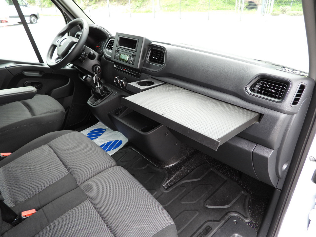 Curtain side van RENAULT MASTER TARPAULIN 10 PALLETS WEBASTO CRUISE CONTROL LED LIGHTS PNEUMATICS AIR CONDITIONING 165HP: picture 45 Curtain side van RENAULT MASTER TARPAULIN 10 PALLETS WEBASTO CRUISE CONTROL LED LIGHTS PNEUMATICS AIR CONDITIONING 165HP: picture 45