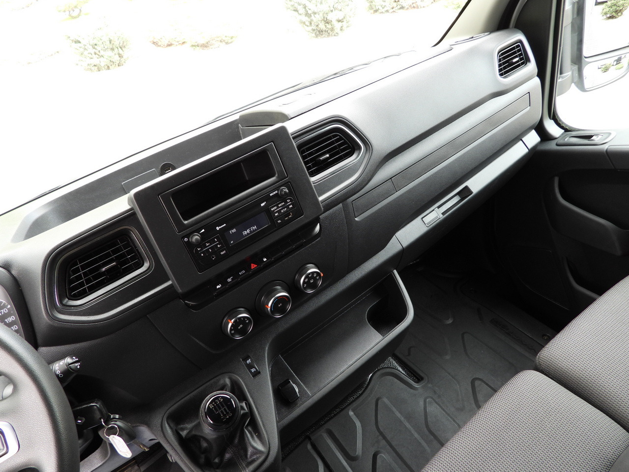 Curtain side van RENAULT MASTER TARPAULIN 10 PALLETS WEBASTO CRUISE CONTROL LED LIGHTS PNEUMATICS AIR CONDITIONING 165HP: picture 34 Curtain side van RENAULT MASTER TARPAULIN 10 PALLETS WEBASTO CRUISE CONTROL LED LIGHTS PNEUMATICS AIR CONDITIONING 165HP: picture 34