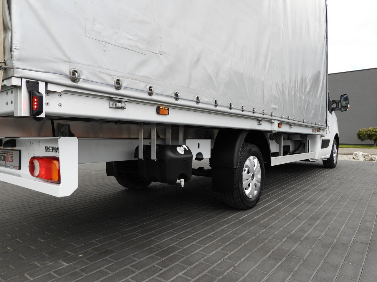 Curtain side van RENAULT MASTER TARPAULIN 10 PALLETS WEBASTO CRUISE CONTROL LED LIGHTS PNEUMATICS AIR CONDITIONING 165HP: picture 25 Curtain side van RENAULT MASTER TARPAULIN 10 PALLETS WEBASTO CRUISE CONTROL LED LIGHTS PNEUMATICS AIR CONDITIONING 165HP: picture 25