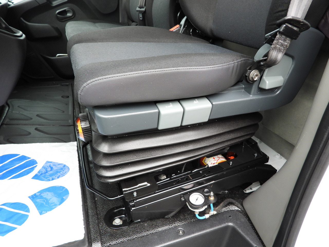 RENAULT MASTER TARPAULIN 10 PALLETS WEBASTO CRUISE CONTROL LED LIGHTS PNEUMATICS AIR CONDITIONING 165HP on lease RENAULT MASTER TARPAULIN 10 PALLETS WEBASTO CRUISE CONTROL LED LIGHTS PNEUMATICS AIR CONDITIONING 165HP: picture 30 RENAULT MASTER TARPAULIN 10 PALLETS WEBASTO CRUISE CONTROL LED LIGHTS PNEUMATICS AIR CONDITIONING 165HP on lease RENAULT MASTER TARPAULIN 10 PALLETS WEBASTO CRUISE CONTROL LED LIGHTS PNEUMATICS AIR CONDITIONING 165HP: picture 30