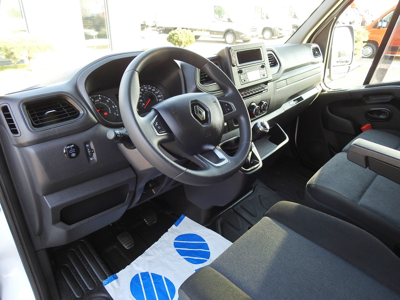 RENAULT MASTER  TARPAULIN 10 PALLETS WEBASTO CRUISE CONTROL LED LIGHTS PNEUMATICS AIR CONDITIONING  165HP - Curtain side van: picture 2 RENAULT MASTER  TARPAULIN 10 PALLETS WEBASTO CRUISE CONTROL LED LIGHTS PNEUMATICS AIR CONDITIONING  165HP - Curtain side van: picture 2