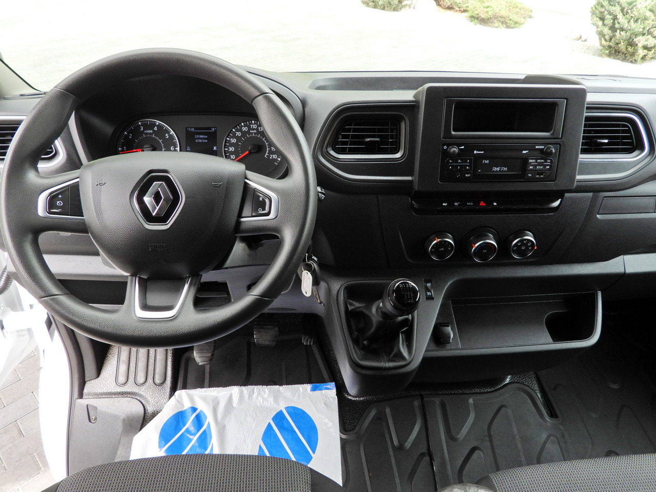 Curtain side van RENAULT MASTER TARPAULIN 10 PALLETS WEBASTO CRUISE CONTROL LED LIGHTS PNEUMATICS AIR CONDITIONING 165HP: picture 30 Curtain side van RENAULT MASTER TARPAULIN 10 PALLETS WEBASTO CRUISE CONTROL LED LIGHTS PNEUMATICS AIR CONDITIONING 165HP: picture 30