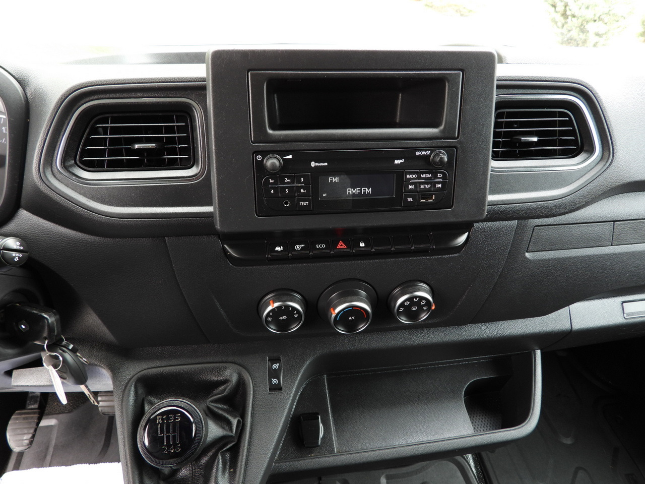 Curtain side van RENAULT MASTER TARPAULIN 10 PALLETS WEBASTO CRUISE CONTROL LED LIGHTS PNEUMATICS AIR CONDITIONING 165HP: picture 36 Curtain side van RENAULT MASTER TARPAULIN 10 PALLETS WEBASTO CRUISE CONTROL LED LIGHTS PNEUMATICS AIR CONDITIONING 165HP: picture 36