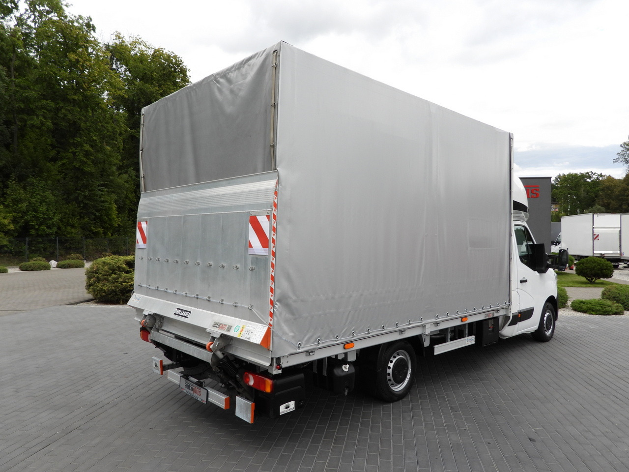 RENAULT MASTER TARPAULIN LIFT 10 PALLETS WEBASTO CRUISE CONTROL LED LIGHTS AIR CONDITIONING 165HP - Curtain side van: picture 3 RENAULT MASTER TARPAULIN LIFT 10 PALLETS WEBASTO CRUISE CONTROL LED LIGHTS AIR CONDITIONING 165HP - Curtain side van: picture 3