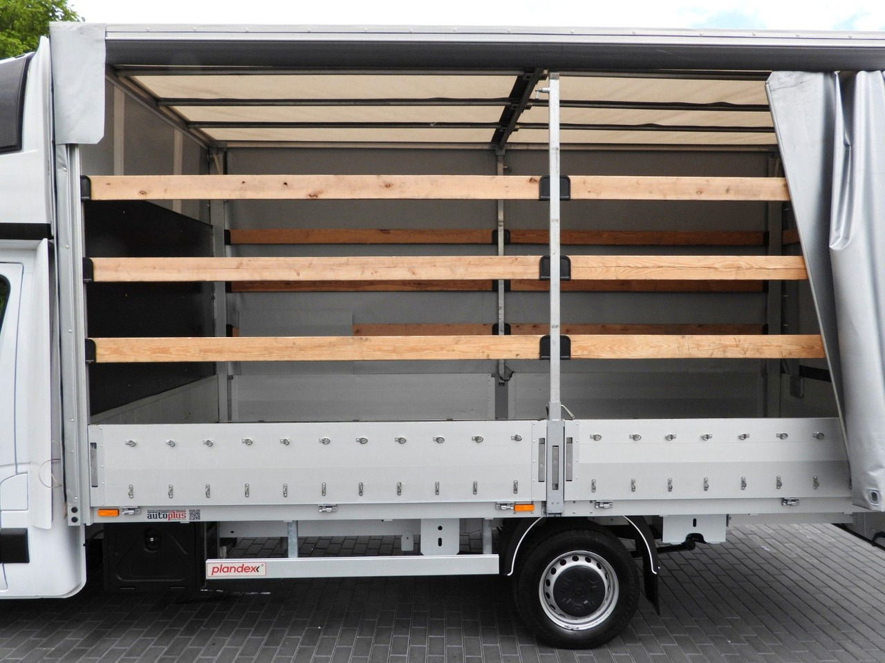 Curtain side van Renault MASTER  PRITSCHE PLANE 10 PALETTEN TEMPOMAT  A/C: picture 18