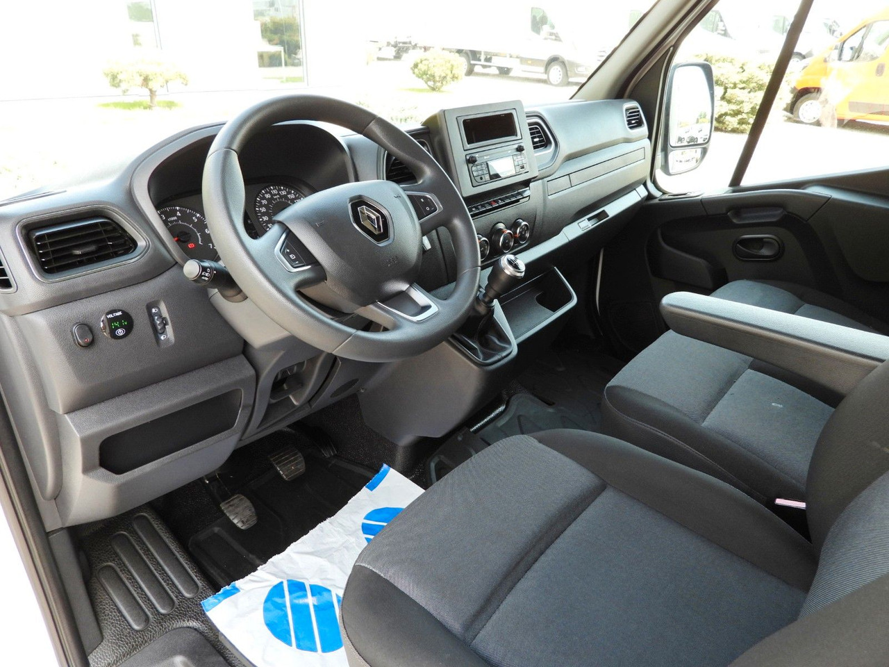 Renault MASTER PRITSCHE PLANE 10 PALETTEN WEBASTO A/C - Curtain side van: picture 2 Renault MASTER PRITSCHE PLANE 10 PALETTEN WEBASTO A/C - Curtain side van: picture 2