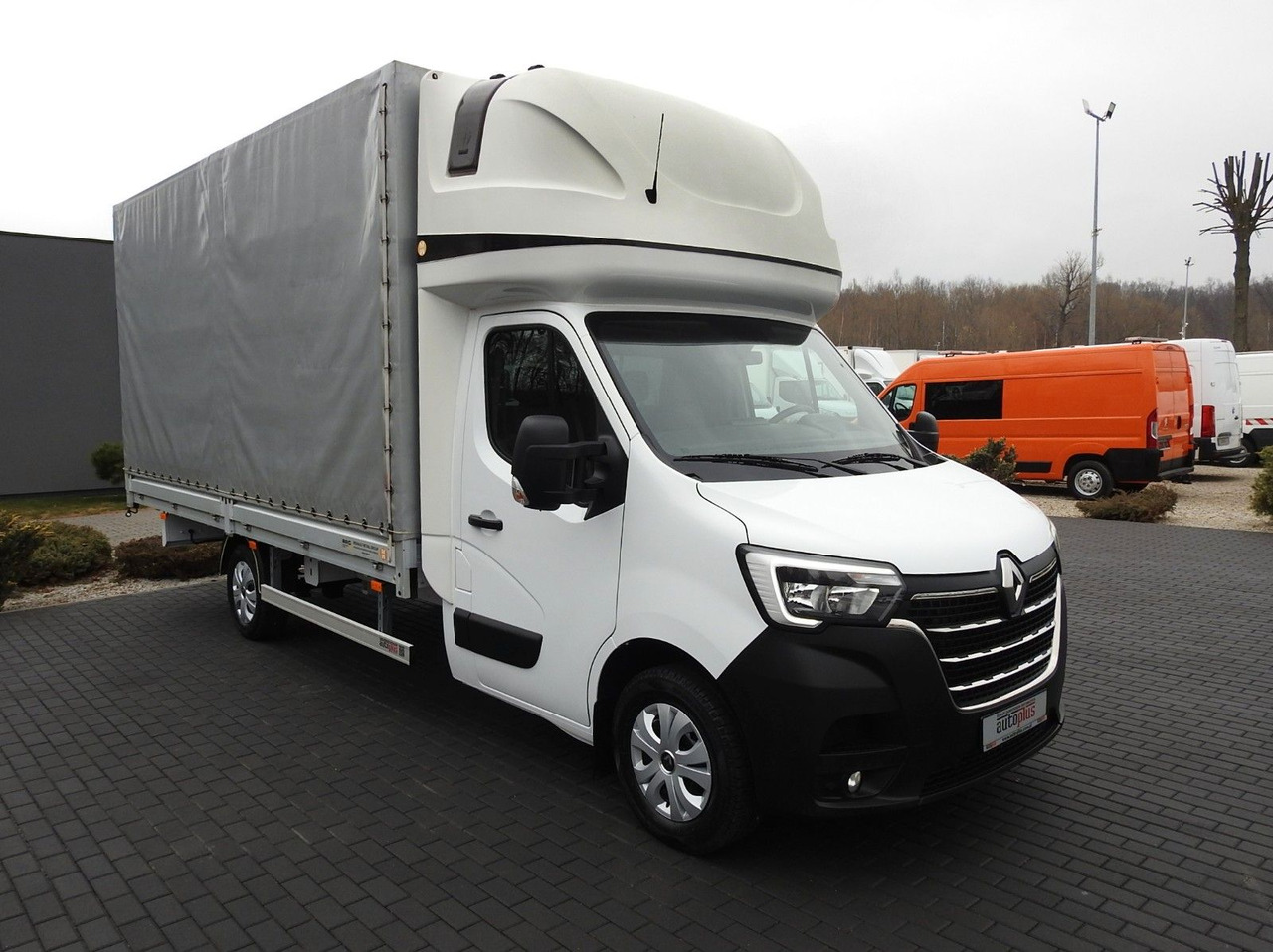 Renault MASTER PRITSCHE PLANE 10 PALETTEN WEBASTO A/C - Curtain side van: picture 4 Renault MASTER PRITSCHE PLANE 10 PALETTEN WEBASTO A/C - Curtain side van: picture 4
