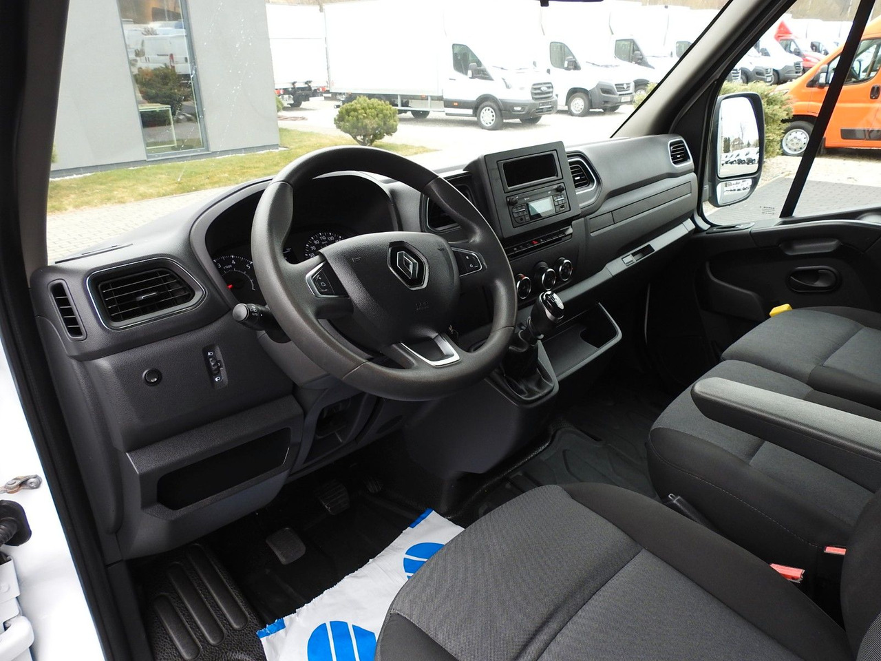 Renault MASTER PRITSCHE PLANE 10 PALETTEN WEBASTO A/C - Curtain side van: picture 2 Renault MASTER PRITSCHE PLANE 10 PALETTEN WEBASTO A/C - Curtain side van: picture 2