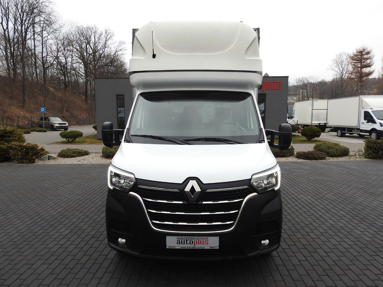 Renault MASTER PRITSCHE PLANE 10 PALETTEN WEBASTO A/C - Curtain side van: picture 5 Renault MASTER PRITSCHE PLANE 10 PALETTEN WEBASTO A/C - Curtain side van: picture 5