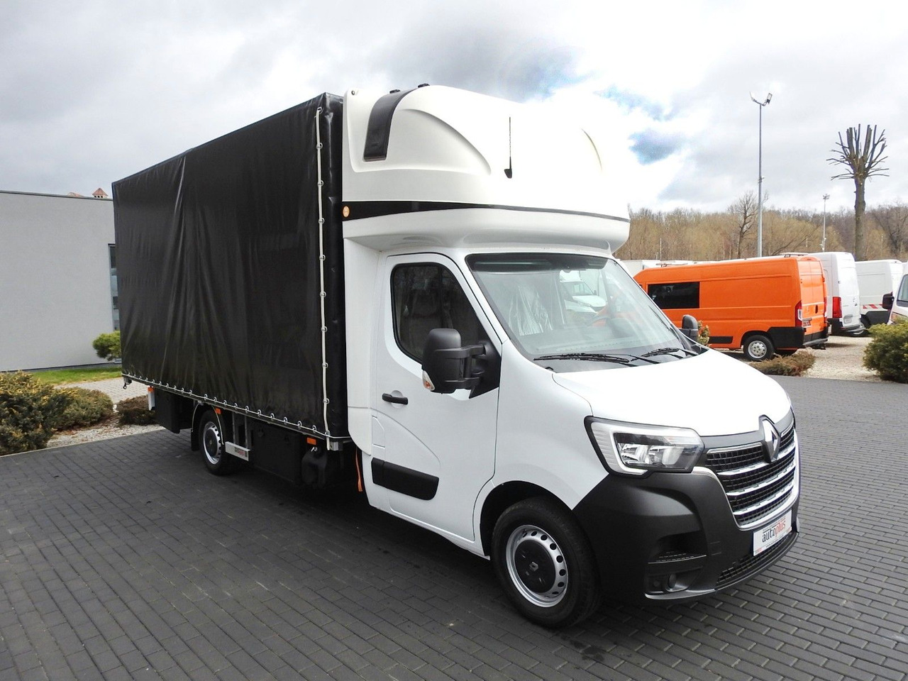 Renault MASTER PRITSCHE PLANE 10 PALETTEN WEBASTO A/C - Curtain side van: picture 4 Renault MASTER PRITSCHE PLANE 10 PALETTEN WEBASTO A/C - Curtain side van: picture 4