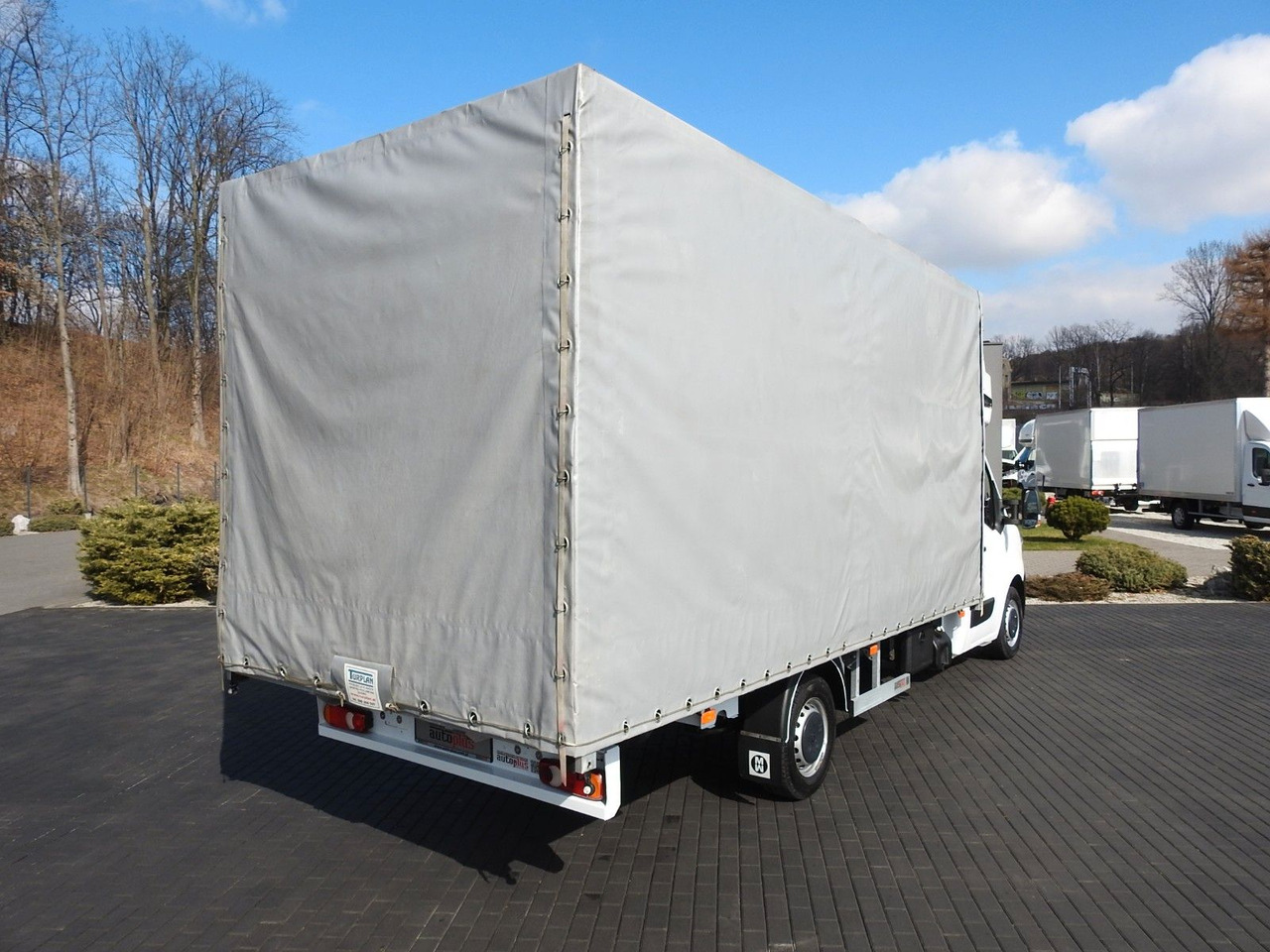 Renault MASTER PRITSCHE PLANE 10 PALETTEN WEBASTO - Curtain side van: picture 3 Renault MASTER PRITSCHE PLANE 10 PALETTEN WEBASTO - Curtain side van: picture 3