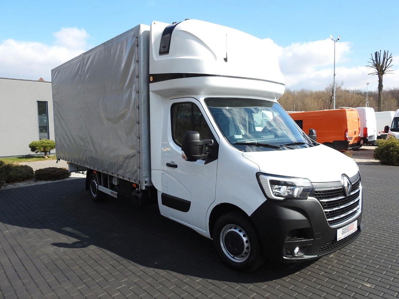 Renault MASTER PRITSCHE PLANE 10 PALETTEN WEBASTO - Curtain side van: picture 4 Renault MASTER PRITSCHE PLANE 10 PALETTEN WEBASTO - Curtain side van: picture 4