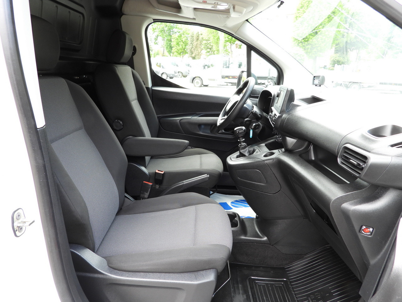 TOYOTA PROACE CITY REFRIGERATOR VAN -15*C POWER SUPPLY 230V CRUISE CONTROL AIR CONDITIONING 100HP on lease TOYOTA PROACE CITY REFRIGERATOR VAN -15*C POWER SUPPLY 230V CRUISE CONTROL AIR CONDITIONING 100HP: picture 38 TOYOTA PROACE CITY REFRIGERATOR VAN -15*C POWER SUPPLY 230V CRUISE CONTROL AIR CONDITIONING 100HP on lease TOYOTA PROACE CITY REFRIGERATOR VAN -15*C POWER SUPPLY 230V CRUISE CONTROL AIR CONDITIONING 100HP: picture 38