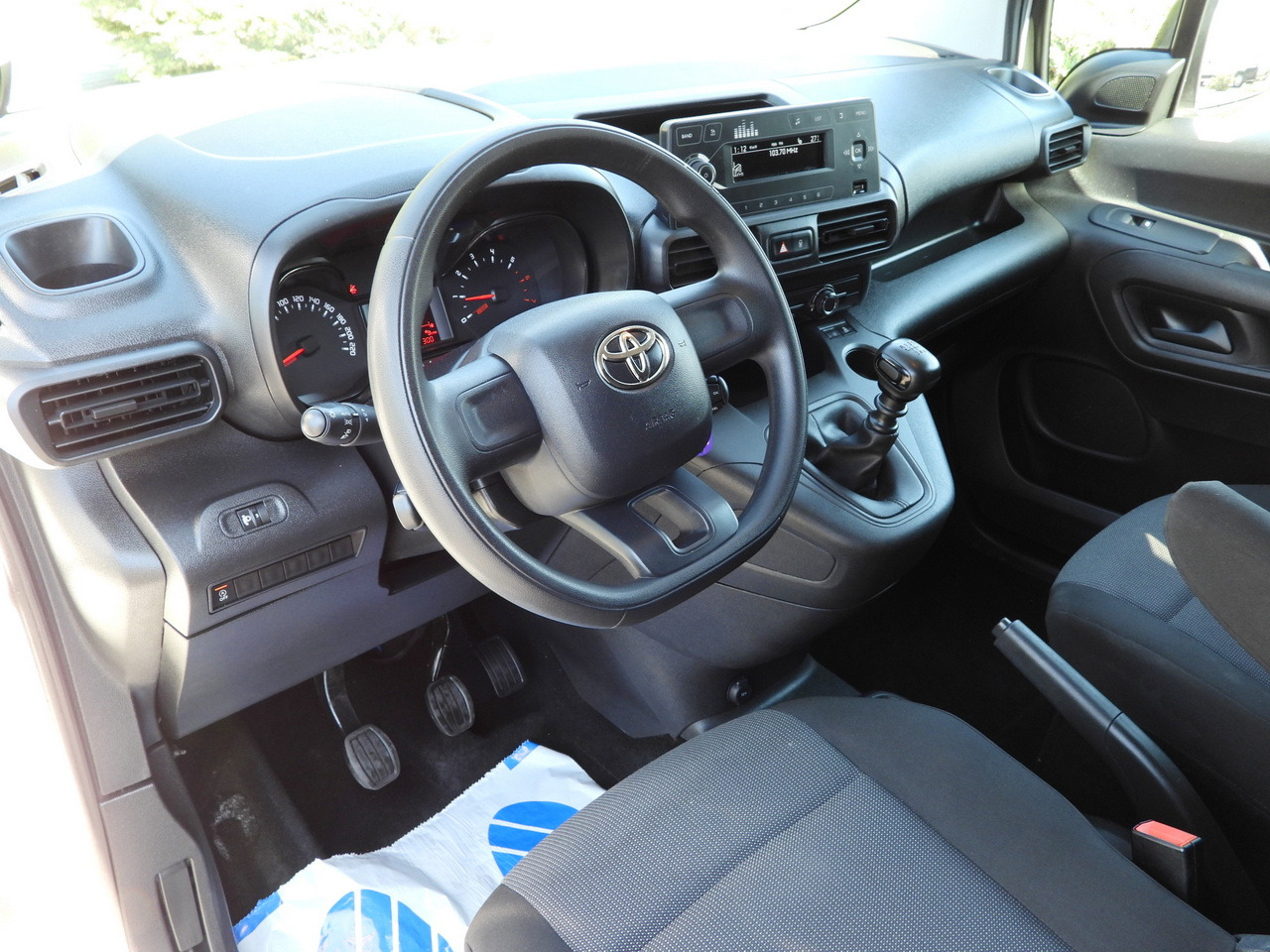 TOYOTA PROACE CITY REFRIGERATOR VAN -15*C POWER SUPPLY 230V CRUISE CONTROL AIR CONDITIONING 100HP - Refrigerated van: picture 2 TOYOTA PROACE CITY REFRIGERATOR VAN -15*C POWER SUPPLY 230V CRUISE CONTROL AIR CONDITIONING 100HP - Refrigerated van: picture 2