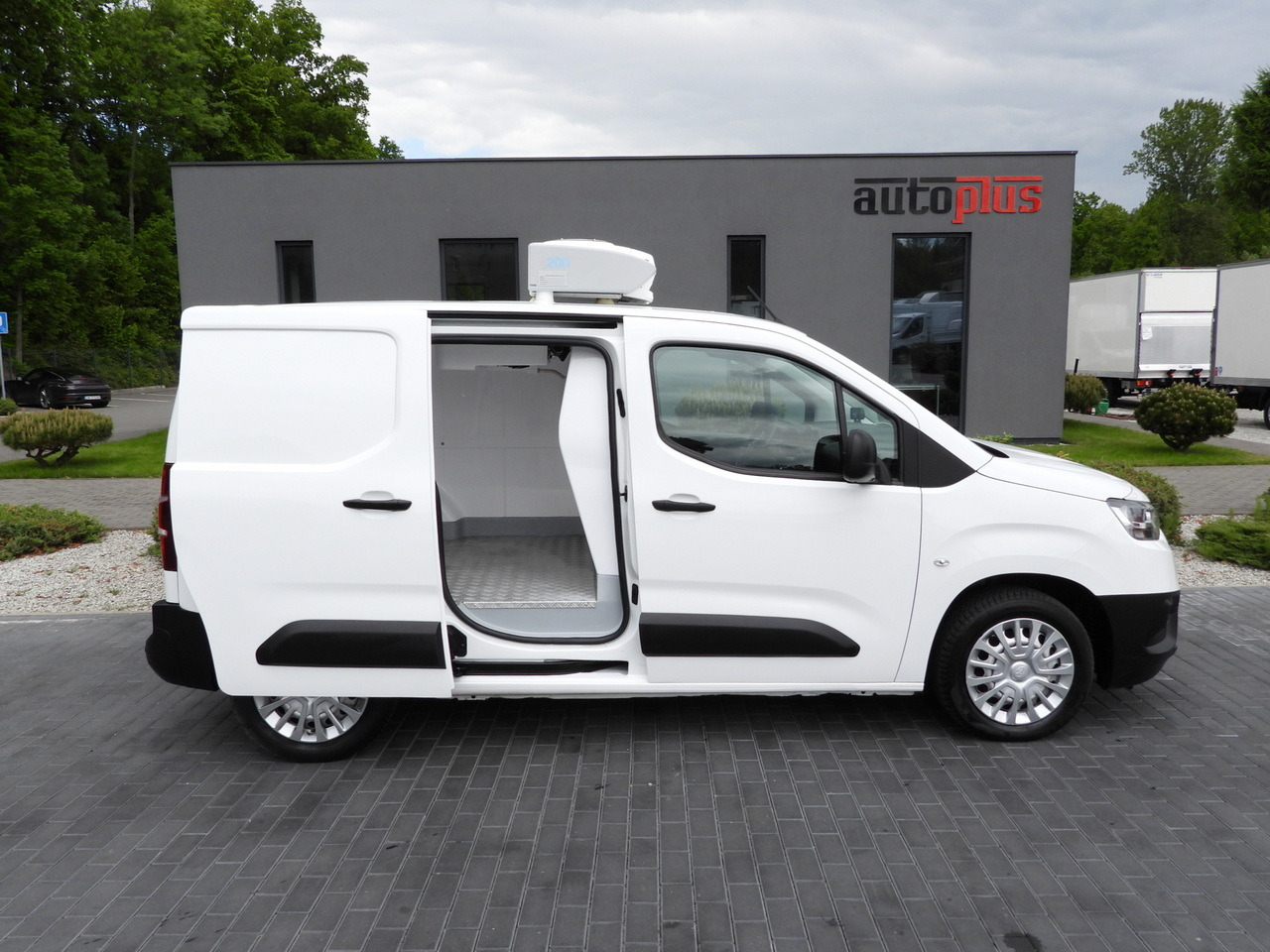 TOYOTA PROACE CITY REFRIGERATOR VAN -15*C POWER SUPPLY 230V CRUISE CONTROL AIR CONDITIONING 100HP on lease TOYOTA PROACE CITY REFRIGERATOR VAN -15*C POWER SUPPLY 230V CRUISE CONTROL AIR CONDITIONING 100HP: picture 8 TOYOTA PROACE CITY REFRIGERATOR VAN -15*C POWER SUPPLY 230V CRUISE CONTROL AIR CONDITIONING 100HP on lease TOYOTA PROACE CITY REFRIGERATOR VAN -15*C POWER SUPPLY 230V CRUISE CONTROL AIR CONDITIONING 100HP: picture 8