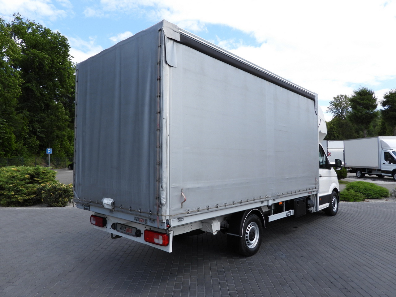 VOLKSWAGEN CRAFTER TARPAULIN 10 PALLETS WEBASTO CRUISE CONTROL AIR CONDITIONING 180HP - Curtain side van: picture 3 VOLKSWAGEN CRAFTER TARPAULIN 10 PALLETS WEBASTO CRUISE CONTROL AIR CONDITIONING 180HP - Curtain side van: picture 3