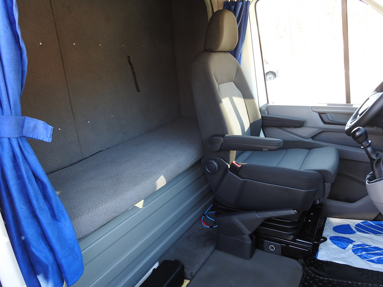 VOLKSWAGEN CRAFTER TARPAULIN 10 PALLETS WEBASTO CRUISE CONTROL AIR CONDITIONING LED LIGHTS PNEUMATICS 180HP on lease VOLKSWAGEN CRAFTER TARPAULIN 10 PALLETS WEBASTO CRUISE CONTROL AIR CONDITIONING LED LIGHTS PNEUMATICS 180HP: picture 39 VOLKSWAGEN CRAFTER TARPAULIN 10 PALLETS WEBASTO CRUISE CONTROL AIR CONDITIONING LED LIGHTS PNEUMATICS 180HP on lease VOLKSWAGEN CRAFTER TARPAULIN 10 PALLETS WEBASTO CRUISE CONTROL AIR CONDITIONING LED LIGHTS PNEUMATICS 180HP: picture 39