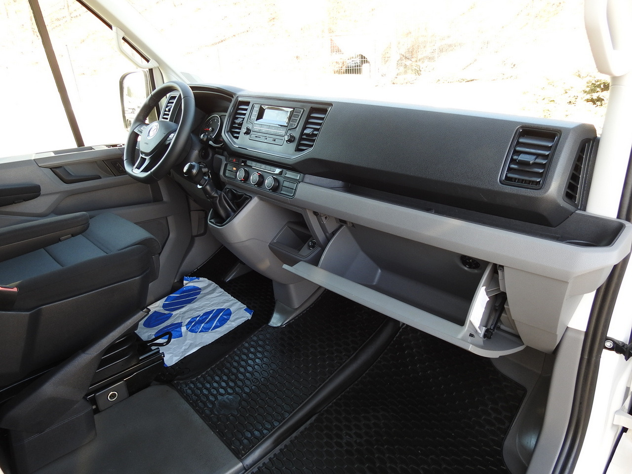 VOLKSWAGEN CRAFTER TARPAULIN 10 PALLETS WEBASTO CRUISE CONTROL AIR CONDITIONING LED LIGHTS PNEUMATICS 180HP on lease VOLKSWAGEN CRAFTER TARPAULIN 10 PALLETS WEBASTO CRUISE CONTROL AIR CONDITIONING LED LIGHTS PNEUMATICS 180HP: picture 40 VOLKSWAGEN CRAFTER TARPAULIN 10 PALLETS WEBASTO CRUISE CONTROL AIR CONDITIONING LED LIGHTS PNEUMATICS 180HP on lease VOLKSWAGEN CRAFTER TARPAULIN 10 PALLETS WEBASTO CRUISE CONTROL AIR CONDITIONING LED LIGHTS PNEUMATICS 180HP: picture 40