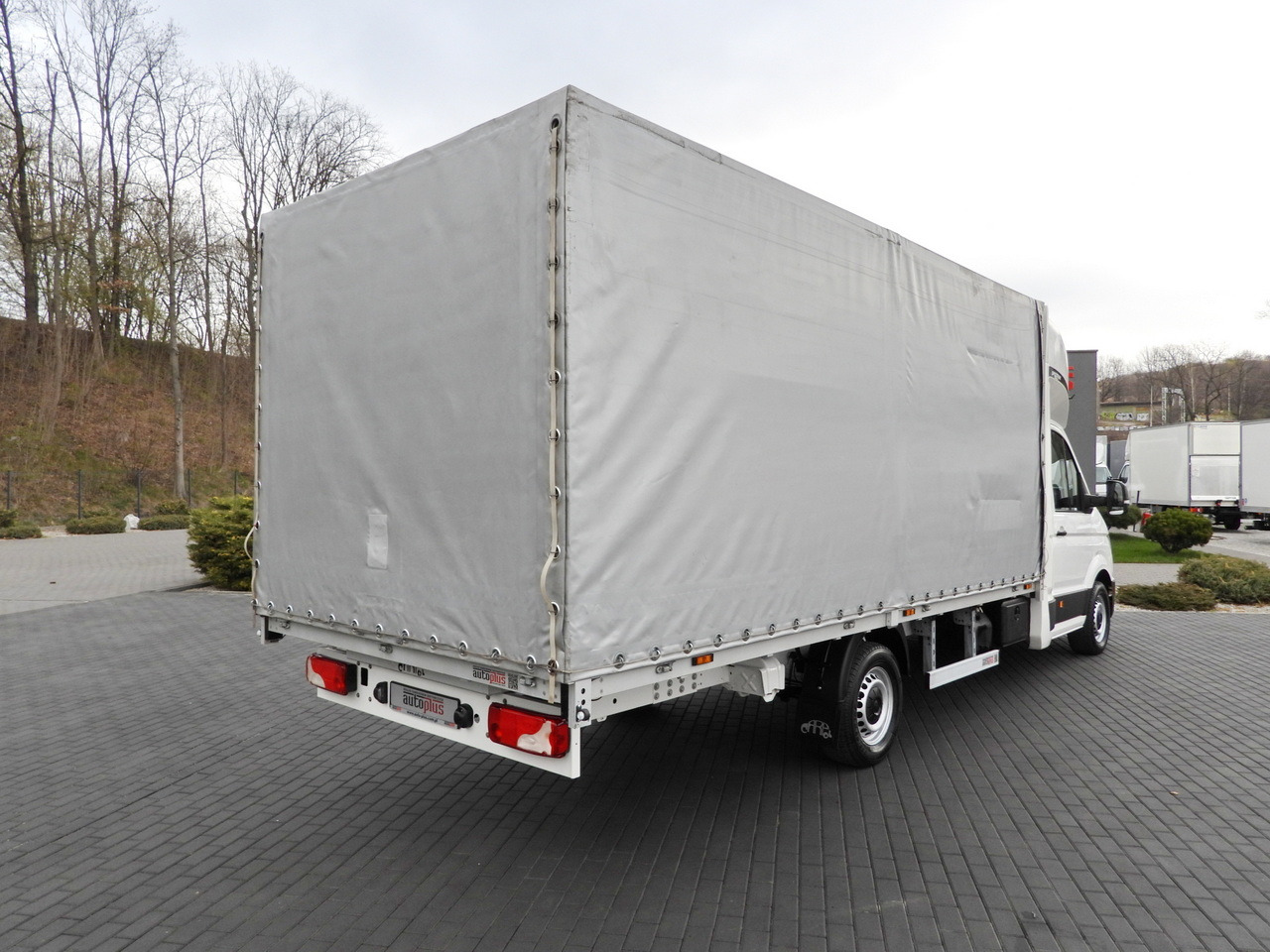 VOLKSWAGEN CRAFTER TARPAULIN 10 PALLETS WEBASTO CRUISE CONTROL LED LIGHTS 180HP - Curtain side van: picture 3 VOLKSWAGEN CRAFTER TARPAULIN 10 PALLETS WEBASTO CRUISE CONTROL LED LIGHTS 180HP - Curtain side van: picture 3