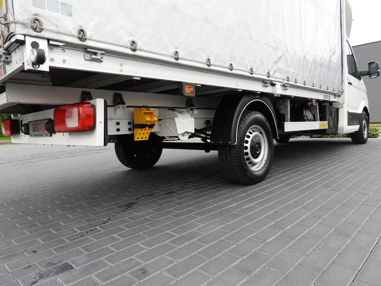 Curtain side van VOLKSWAGEN CRAFTER TARPAULIN 8 PALLETS WEBASTO CRUISE CONTROL LED LIGHTS AIR CONDITIONING 180HP: picture 16 Curtain side van VOLKSWAGEN CRAFTER TARPAULIN 8 PALLETS WEBASTO CRUISE CONTROL LED LIGHTS AIR CONDITIONING 180HP: picture 16