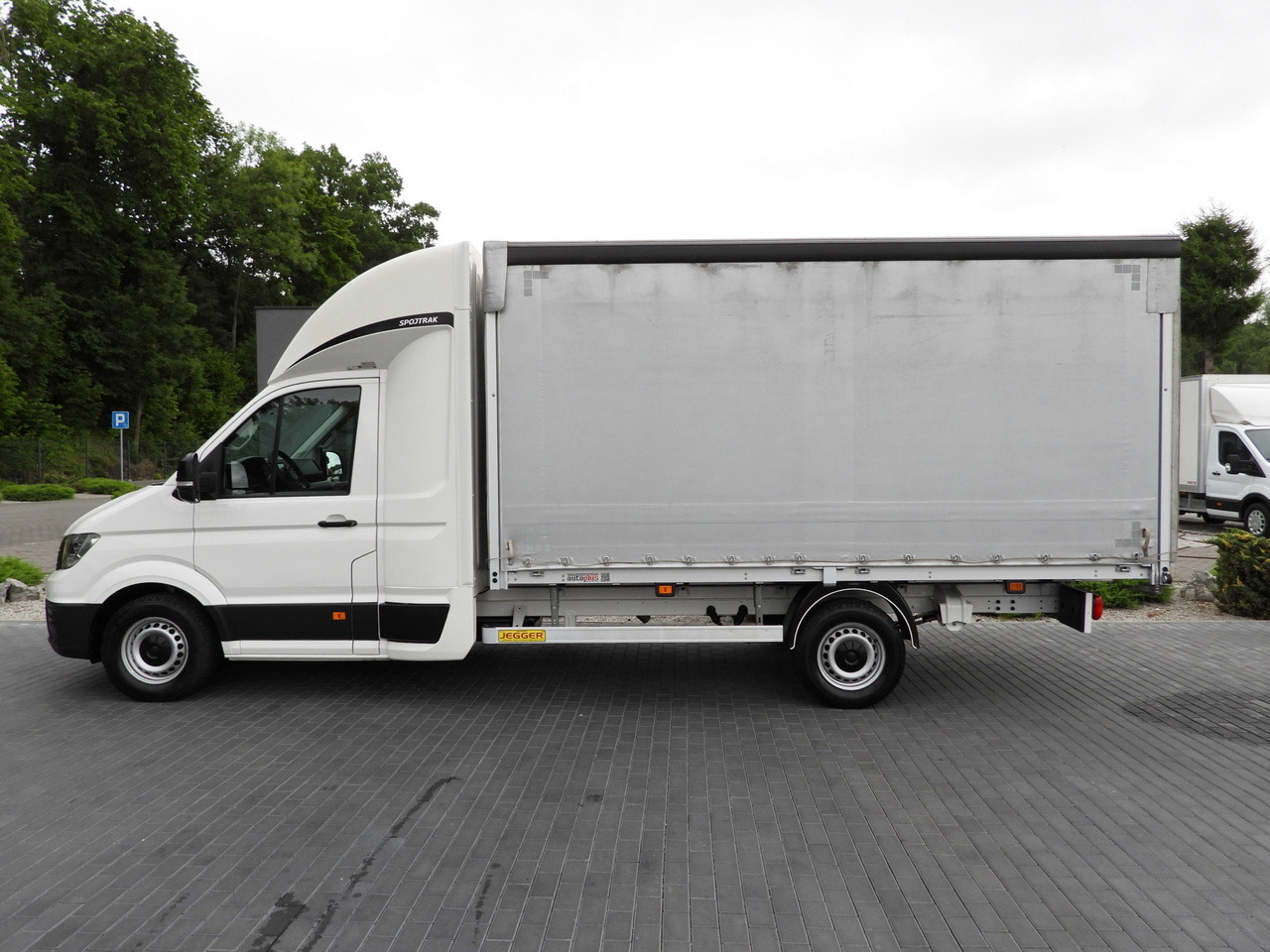 Curtain side van VOLKSWAGEN CRAFTER TARPAULIN 8 PALLETS WEBASTO CRUISE CONTROL LED LIGHTS AIR CONDITIONING 180HP: picture 9 Curtain side van VOLKSWAGEN CRAFTER TARPAULIN 8 PALLETS WEBASTO CRUISE CONTROL LED LIGHTS AIR CONDITIONING 180HP: picture 9