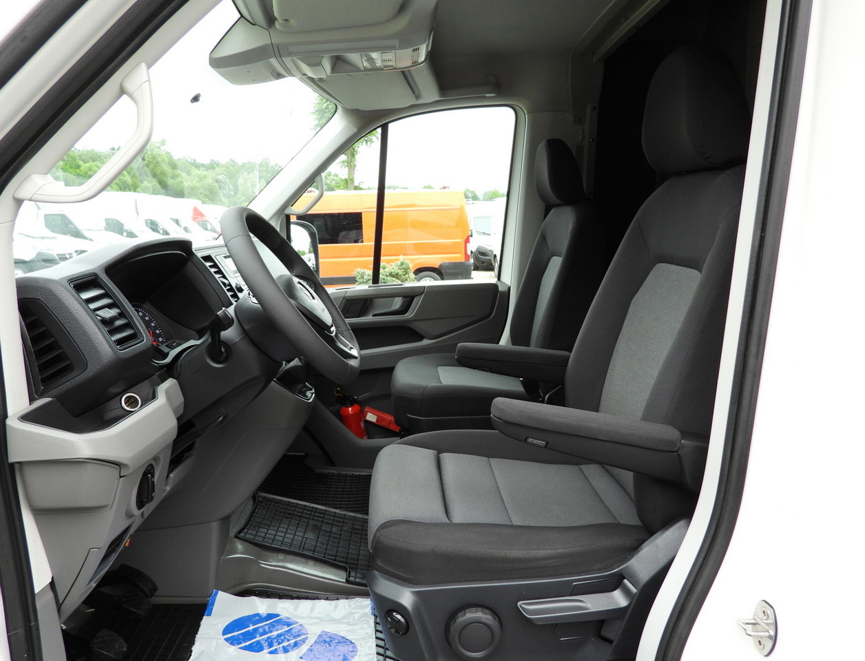 Curtain side van VOLKSWAGEN CRAFTER TARPAULIN 8 PALLETS WEBASTO CRUISE CONTROL LED LIGHTS AIR CONDITIONING 180HP: picture 28 Curtain side van VOLKSWAGEN CRAFTER TARPAULIN 8 PALLETS WEBASTO CRUISE CONTROL LED LIGHTS AIR CONDITIONING 180HP: picture 28
