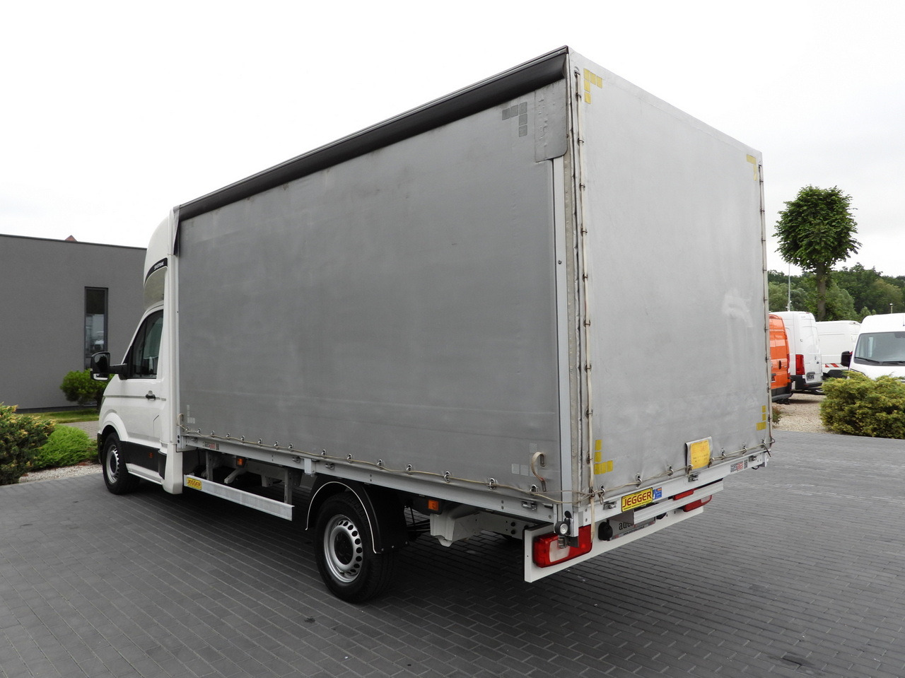 Curtain side van VOLKSWAGEN CRAFTER TARPAULIN 8 PALLETS WEBASTO CRUISE CONTROL LED LIGHTS AIR CONDITIONING 180HP: picture 10 Curtain side van VOLKSWAGEN CRAFTER TARPAULIN 8 PALLETS WEBASTO CRUISE CONTROL LED LIGHTS AIR CONDITIONING 180HP: picture 10