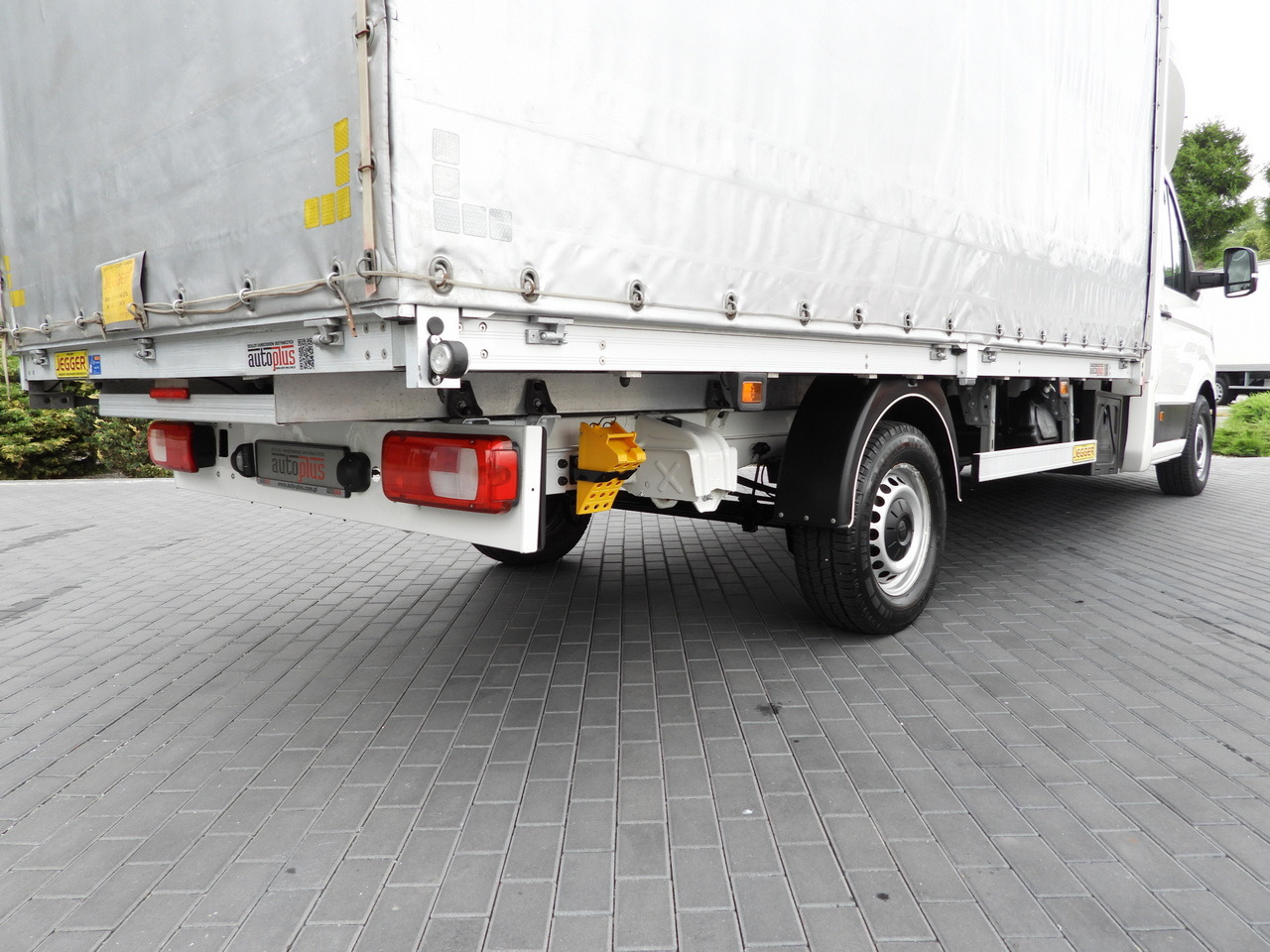 Curtain side van VOLKSWAGEN CRAFTER TARPAULIN 8 PALLETS WEBASTO CRUISE CONTROL LED LIGHTS AIR CONDITIONING 180HP: picture 26 Curtain side van VOLKSWAGEN CRAFTER TARPAULIN 8 PALLETS WEBASTO CRUISE CONTROL LED LIGHTS AIR CONDITIONING 180HP: picture 26