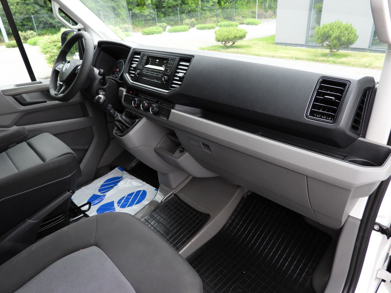 Curtain side van VOLKSWAGEN CRAFTER TARPAULIN 8 PALLETS WEBASTO CRUISE CONTROL LED LIGHTS AIR CONDITIONING 180HP: picture 42 Curtain side van VOLKSWAGEN CRAFTER TARPAULIN 8 PALLETS WEBASTO CRUISE CONTROL LED LIGHTS AIR CONDITIONING 180HP: picture 42