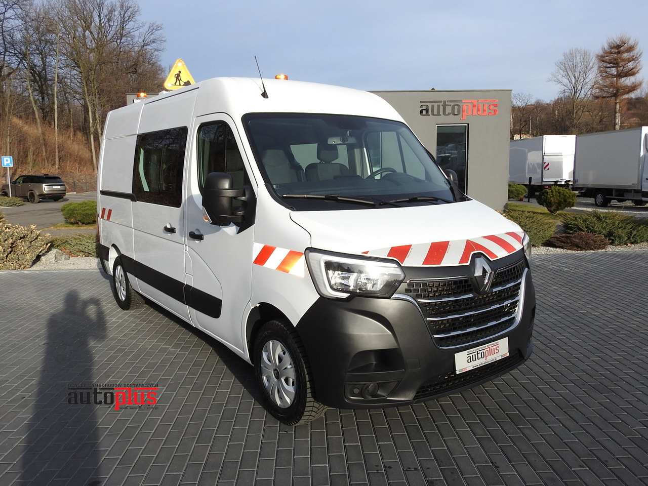 RENAULT MASTER BOX DELIVERY VAN 7 SEATS CRUISE CONTROL AIR CONDITIONING LED LIGHTS 135HP - Van: picture 1 RENAULT MASTER BOX DELIVERY VAN 7 SEATS CRUISE CONTROL AIR CONDITIONING LED LIGHTS 135HP - Van: picture 1
