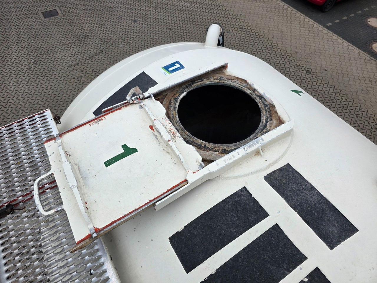 Silo semi-trailer Köhler BSCX31/51/A  / 51.000 l / Lenkachse: picture 23