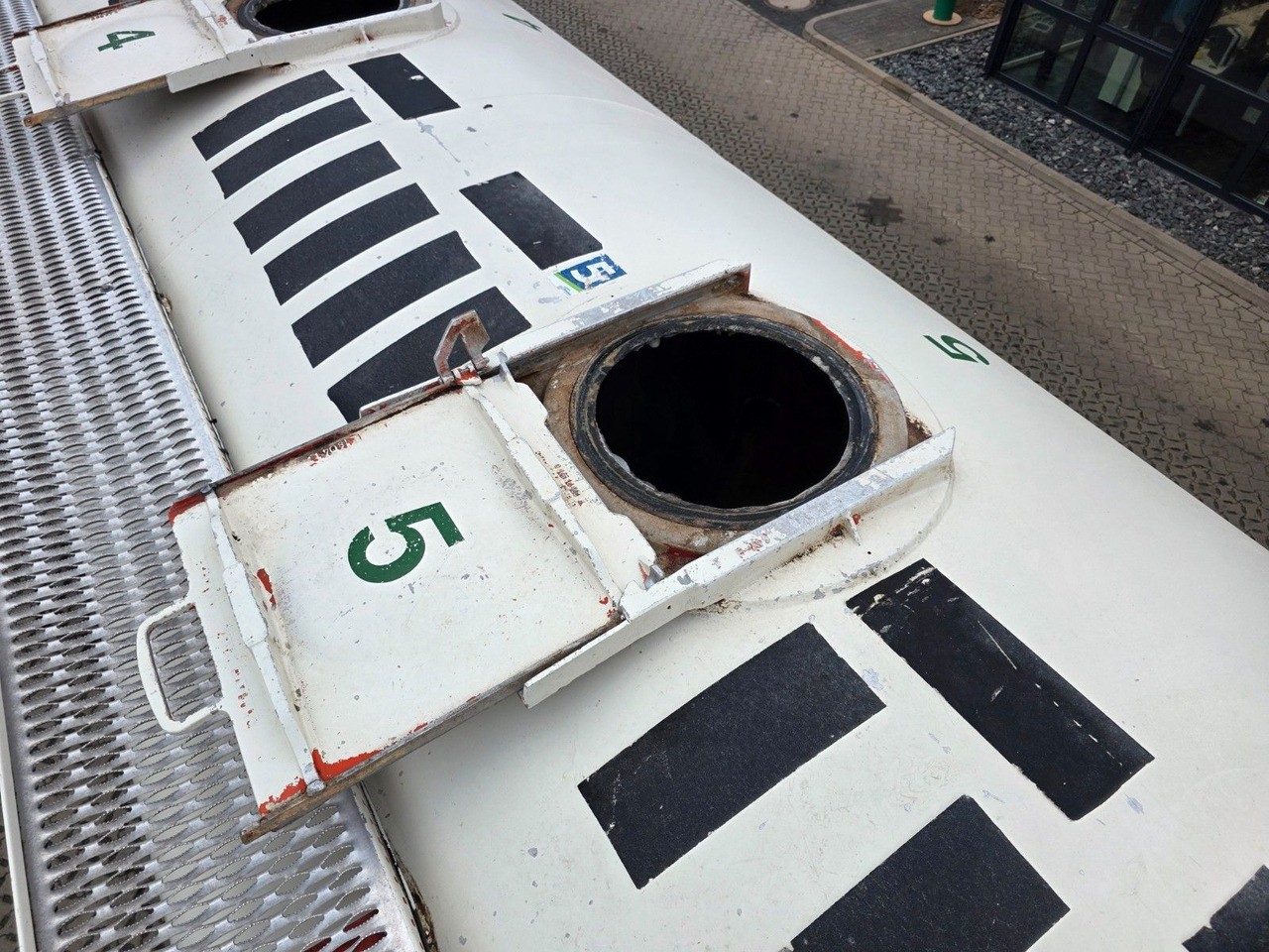 Silo semi-trailer Köhler BSCX31/51/A  / 51.000 l / Lenkachse: picture 14